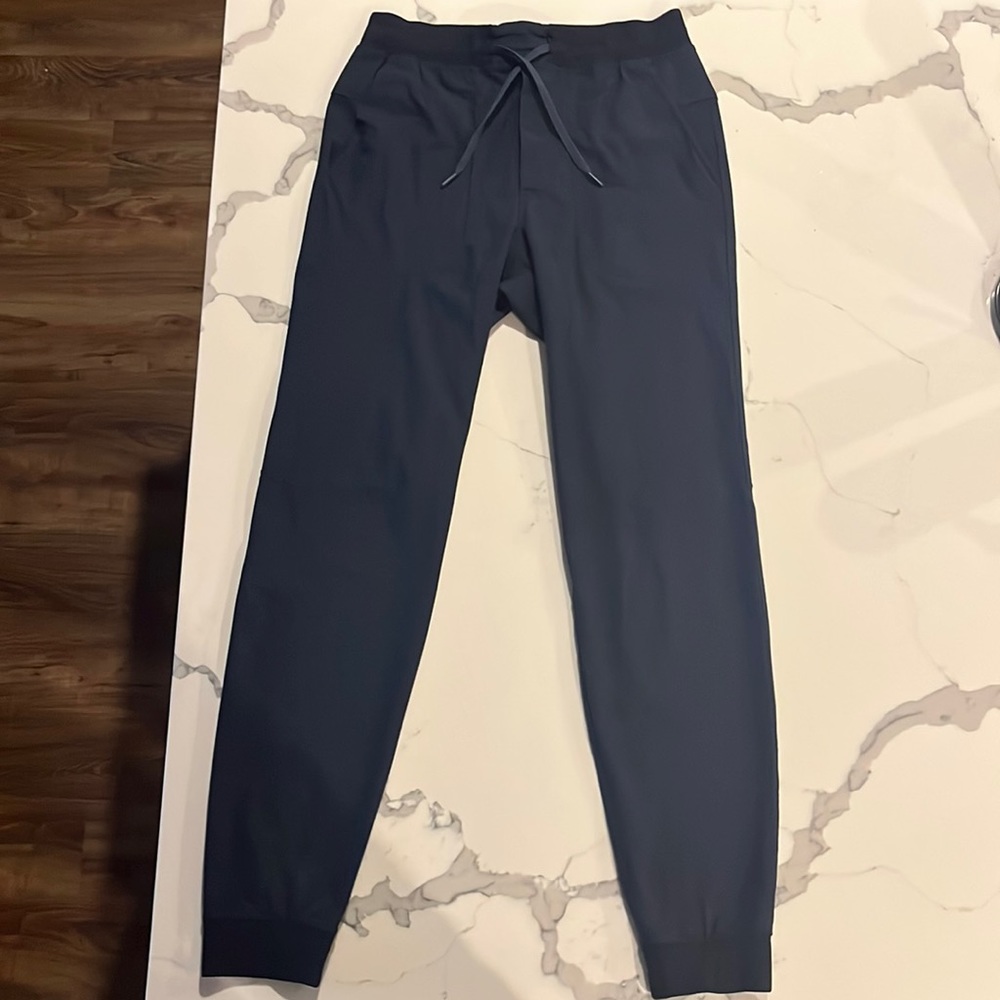 LULULEMON (NWOT) MENS NAVY JOGGERS
